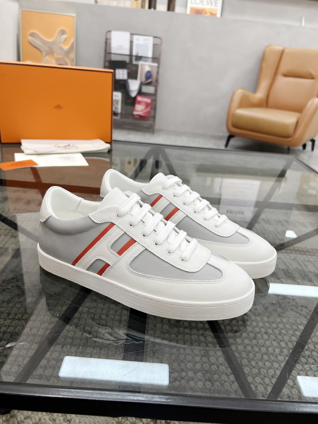  H 🔍顶级代购🇮🇹 爱 炸街男神休闲鞋新品来袭专柜同步发售原厂配置，意大利进口原版牛皮面料，高品质拼接