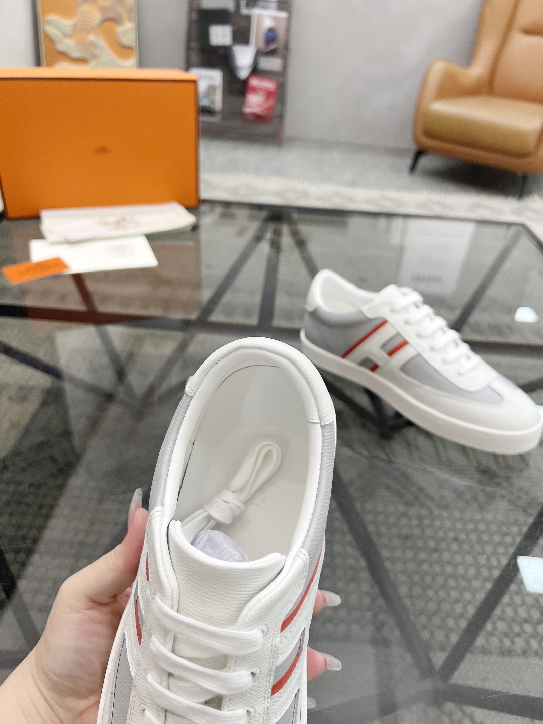  H 🔍顶级代购🇮🇹 爱 炸街男神休闲鞋新品来袭专柜同步发售原厂配置，意大利进口原版牛皮面料，高品质拼接