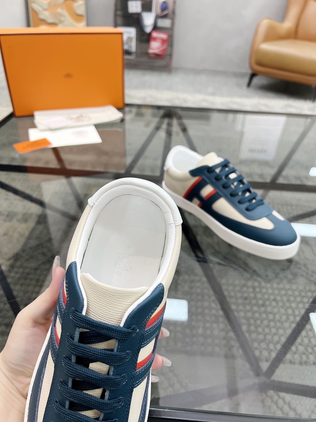  H 🔍顶级代购🇮🇹 爱 炸街男神休闲鞋新品来袭专柜同步发售原厂配置，意大利进口原版牛皮面料，高品质拼接