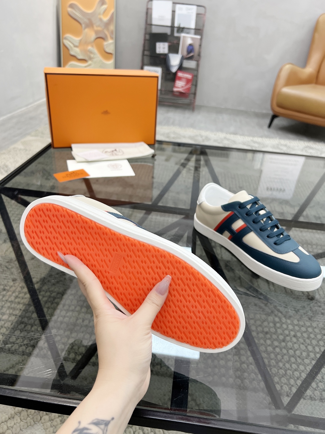  H 🔍顶级代购🇮🇹 爱 炸街男神休闲鞋新品来袭专柜同步发售原厂配置，意大利进口原版牛皮面料，高品质拼接