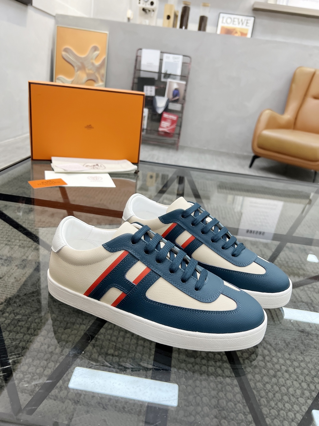  H 🔍顶级代购🇮🇹 爱 炸街男神休闲鞋新品来袭专柜同步发售原厂配置，意大利进口原版牛皮面料，高品质拼接