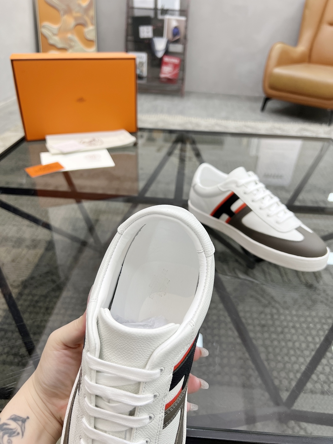  H 🔍顶级代购🇮🇹 爱 炸街男神休闲鞋新品来袭专柜同步发售原厂配置，意大利进口原版牛皮面料，高品质拼接