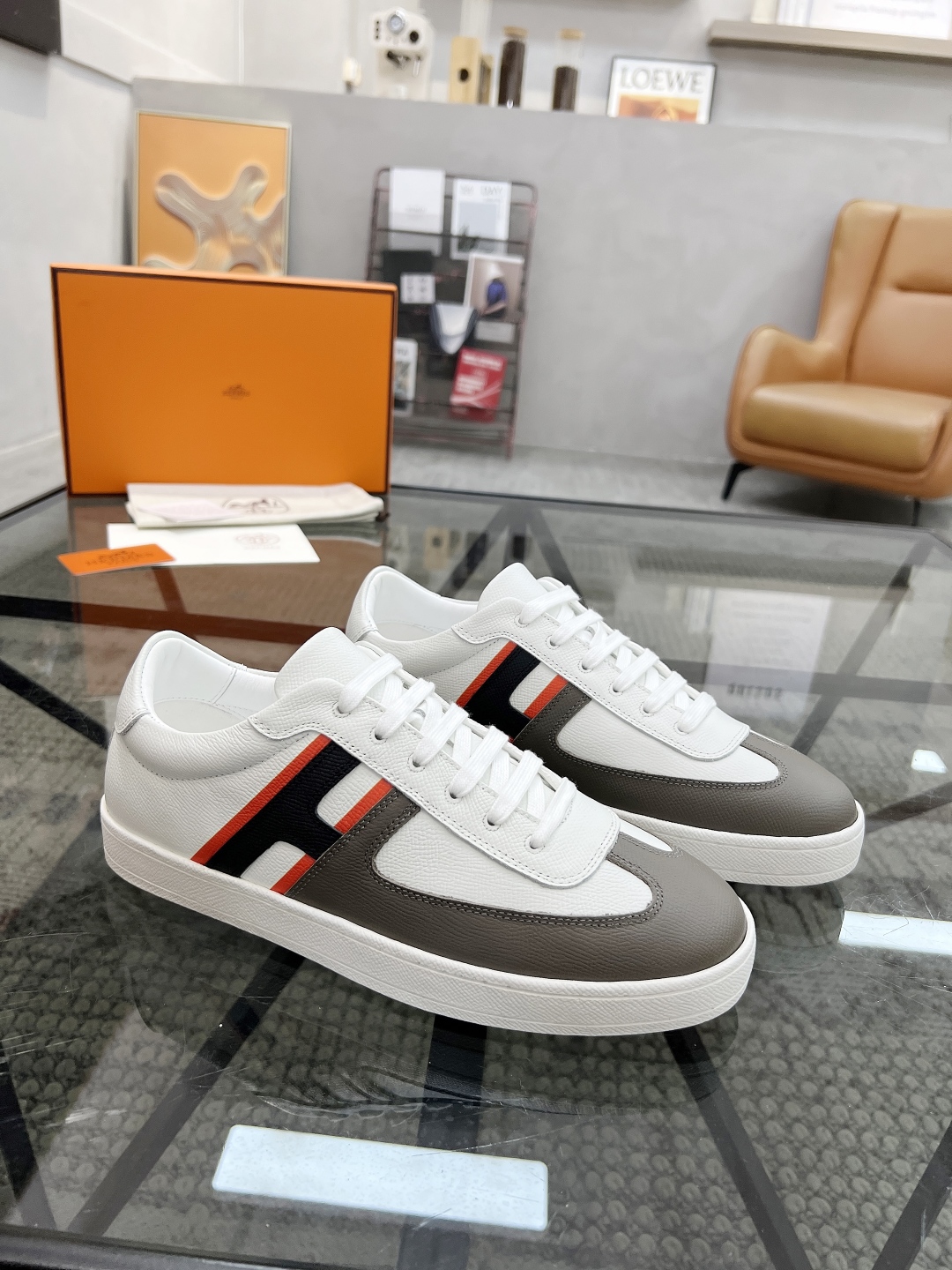  H 🔍顶级代购🇮🇹 爱 炸街男神休闲鞋新品来袭专柜同步发售原厂配置，意大利进口原版牛皮面料，高品质拼接