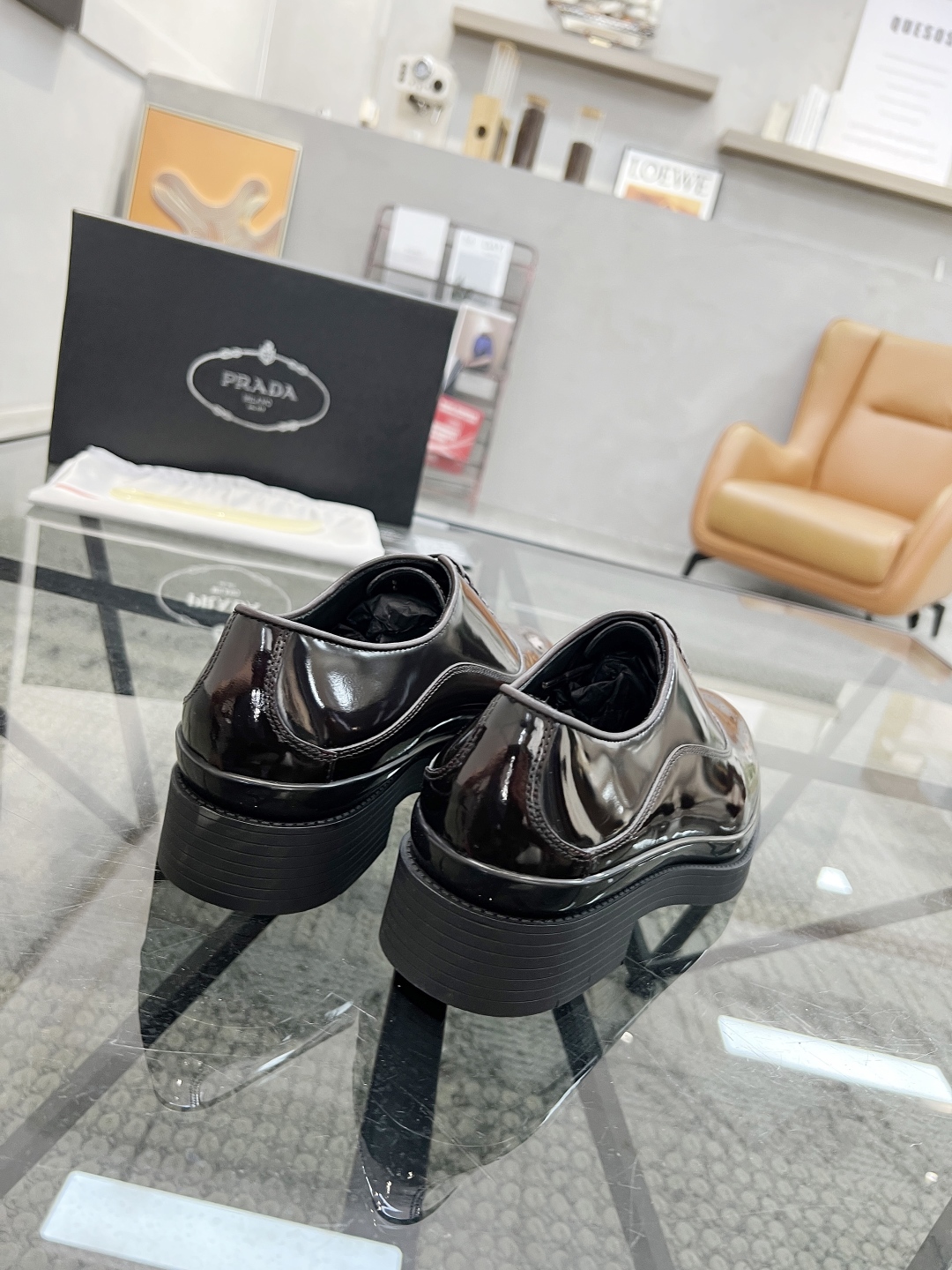  P 🔍顶级代购🇮🇹 普 炸街男神厚底休闲皮鞋新品来袭，专柜同步发售原厂配置，意大利进口原版开边珠牛皮面