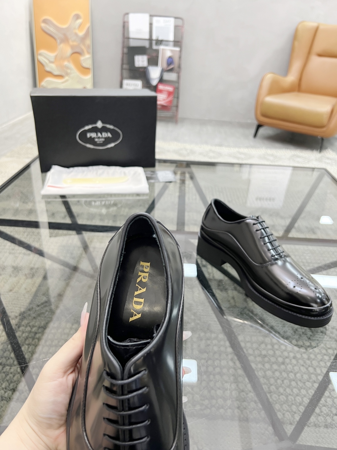  P 🔍顶级代购🇮🇹 普 炸街男神厚底休闲皮鞋新品来袭，专柜同步发售原厂配置，意大利进口原版开边珠牛皮面