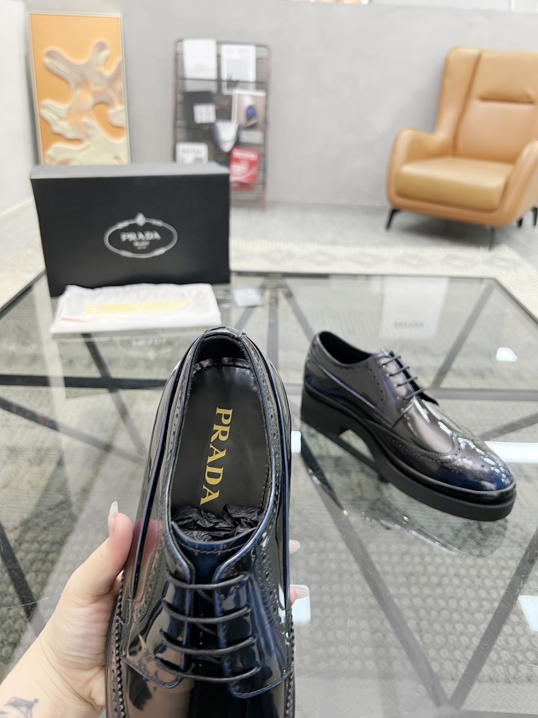  P 🔍顶级代购🇮🇹 普 炸街男神厚底休闲皮鞋新品来袭，专柜同步发售原厂配置，意大利进口原版开边珠牛皮面