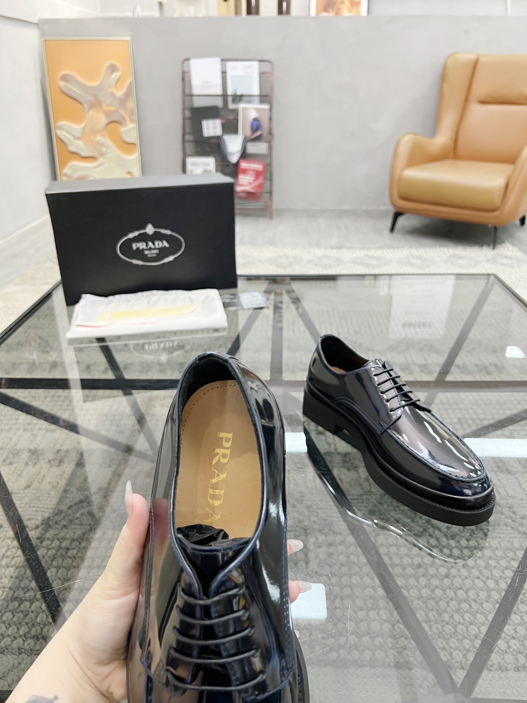  P 🔍顶级代购🇮🇹 普 炸街男神厚底休闲皮鞋新品来袭，专柜同步发售原厂配置，意大利进口原版开边珠牛皮面