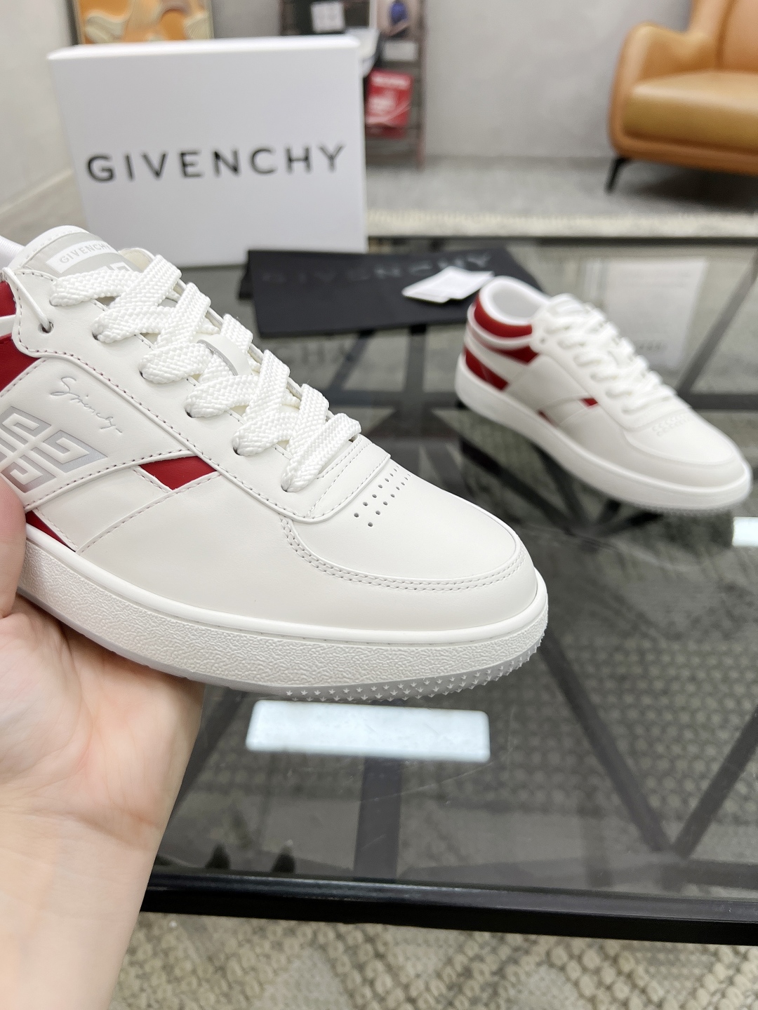  J 🔍顶级代购🇮🇹 纪 炸街男神新品来袭超人气爆款专柜新款，原厂配置意大利进口牛皮面料，高品质拼接复杂