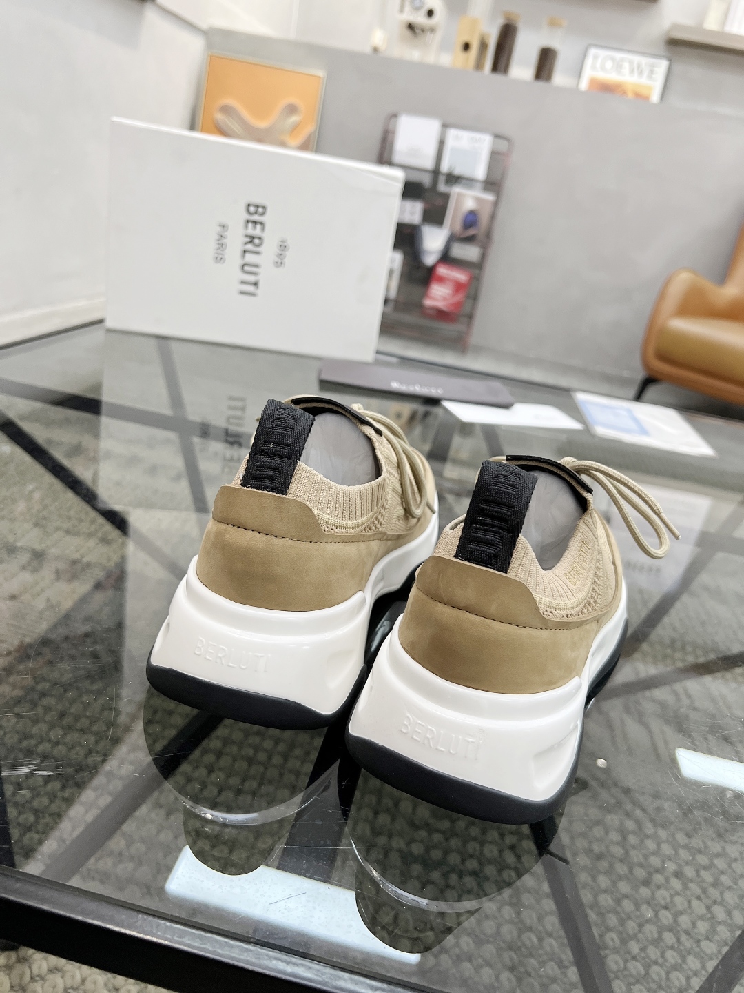 B 🔍顶级代购🇮🇹 布鲁 炸街男神新品专柜同步原厂配置，意大利进口定制飞织面料，高品质滴胶拼接工艺全鞋
