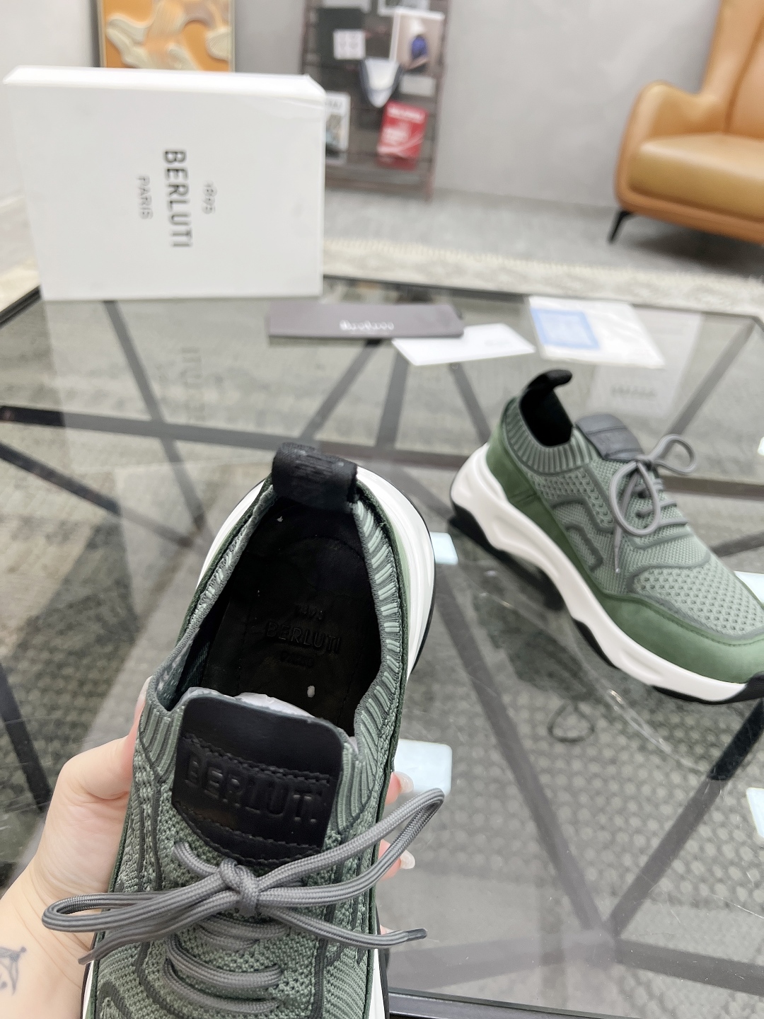  B 🔍顶级代购🇮🇹 布鲁 炸街男神新品专柜同步原厂配置，意大利进口定制飞织面料，高品质滴胶拼接工艺全鞋