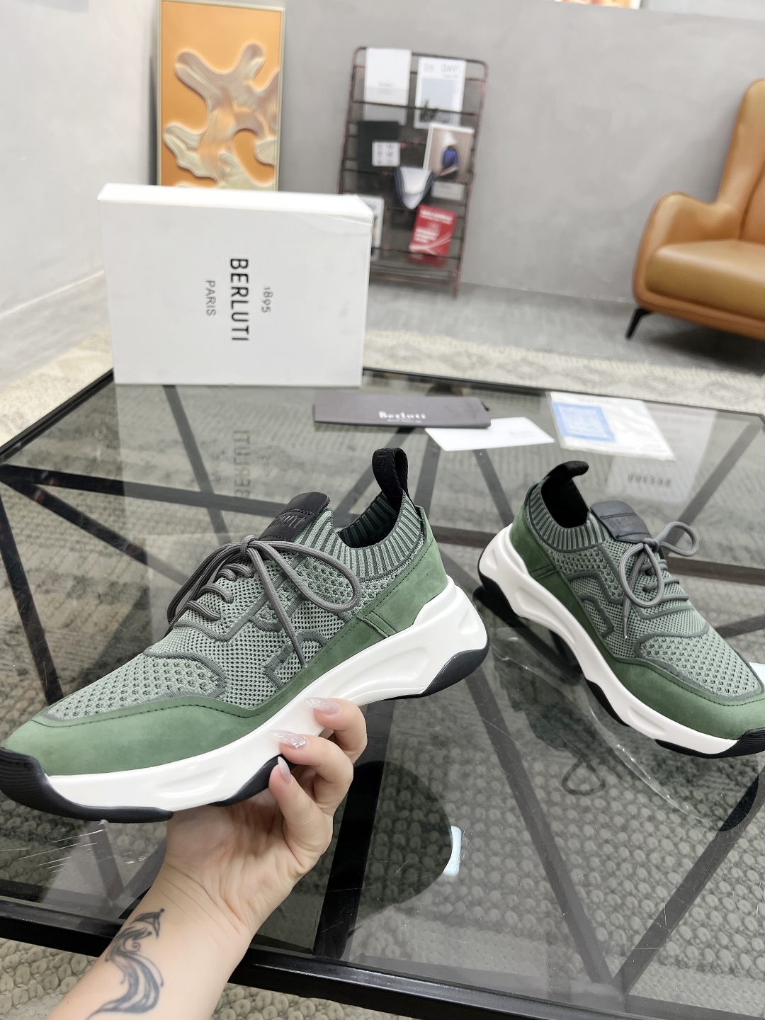  B 🔍顶级代购🇮🇹 布鲁 炸街男神新品专柜同步原厂配置，意大利进口定制飞织面料，高品质滴胶拼接工艺全鞋