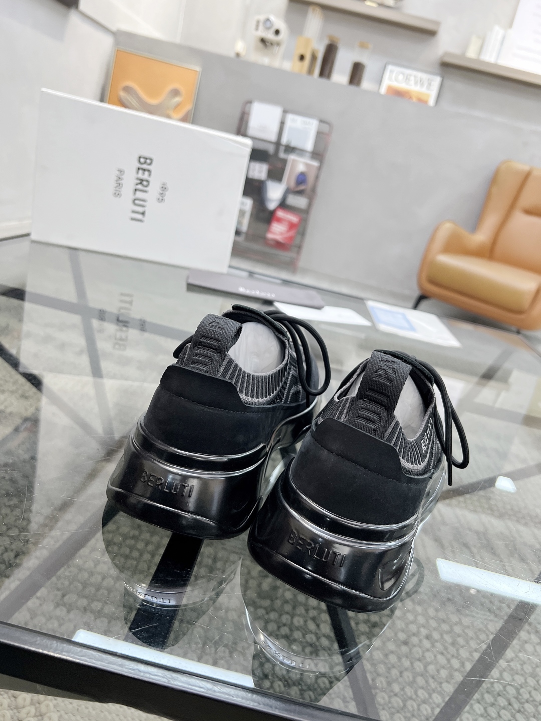  B 🔍顶级代购🇮🇹 布鲁 炸街男神新品专柜同步原厂配置，意大利进口定制飞织面料，高品质滴胶拼接工艺全鞋