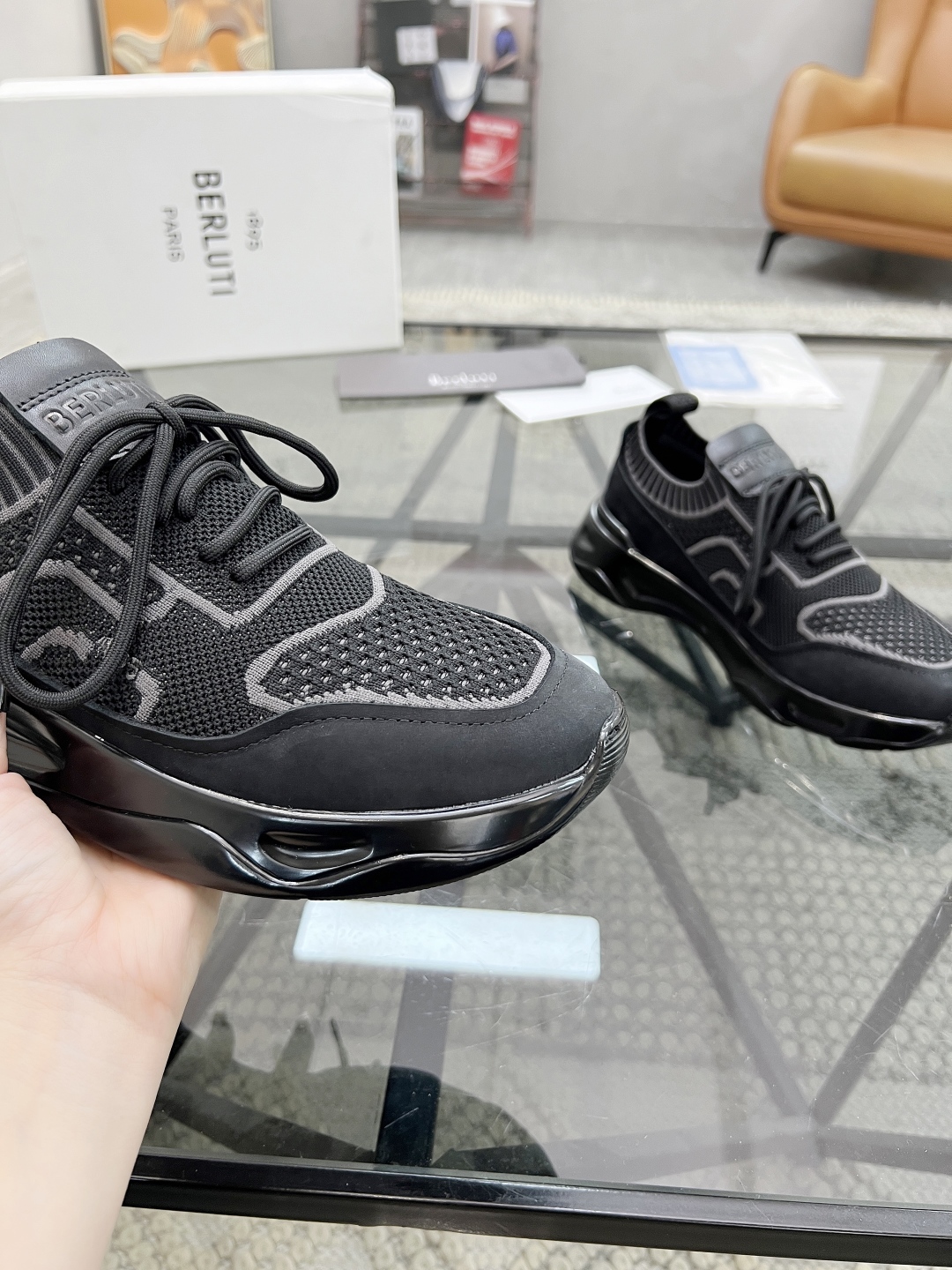  B 🔍顶级代购🇮🇹 布鲁 炸街男神新品专柜同步原厂配置，意大利进口定制飞织面料，高品质滴胶拼接工艺全鞋