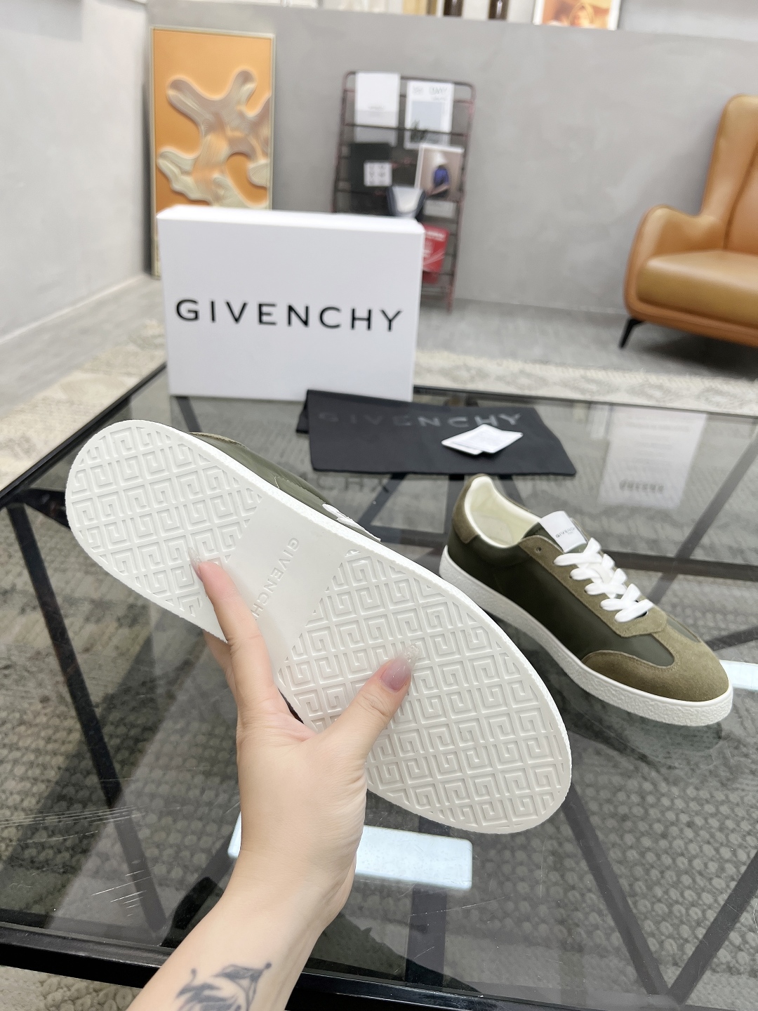  G 🔍顶级代购🇮🇹 纪 炸街男神新品来袭，超人气运动爆款专柜新款，原厂配置意大利进口牛皮搭配标志布面料