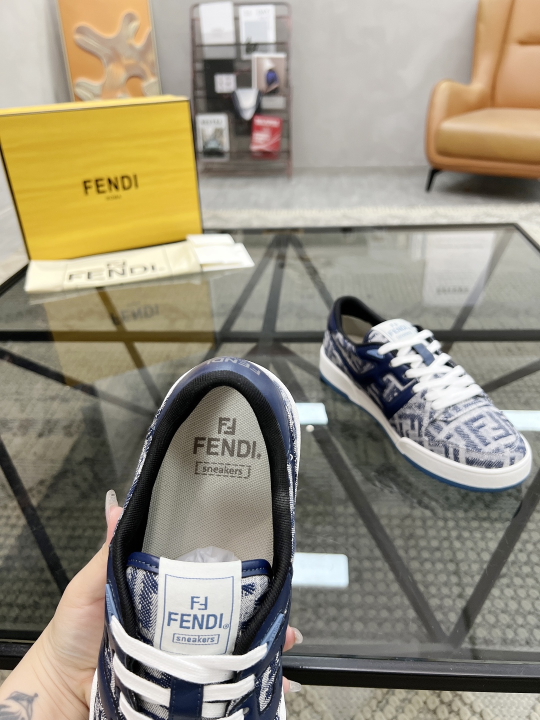 F 🔍顶级代购🇮🇹 芬 情侣👫款炸街人气爆款专柜新款原厂配置，意大利进口原版牛皮搭配印花布面料，进口网