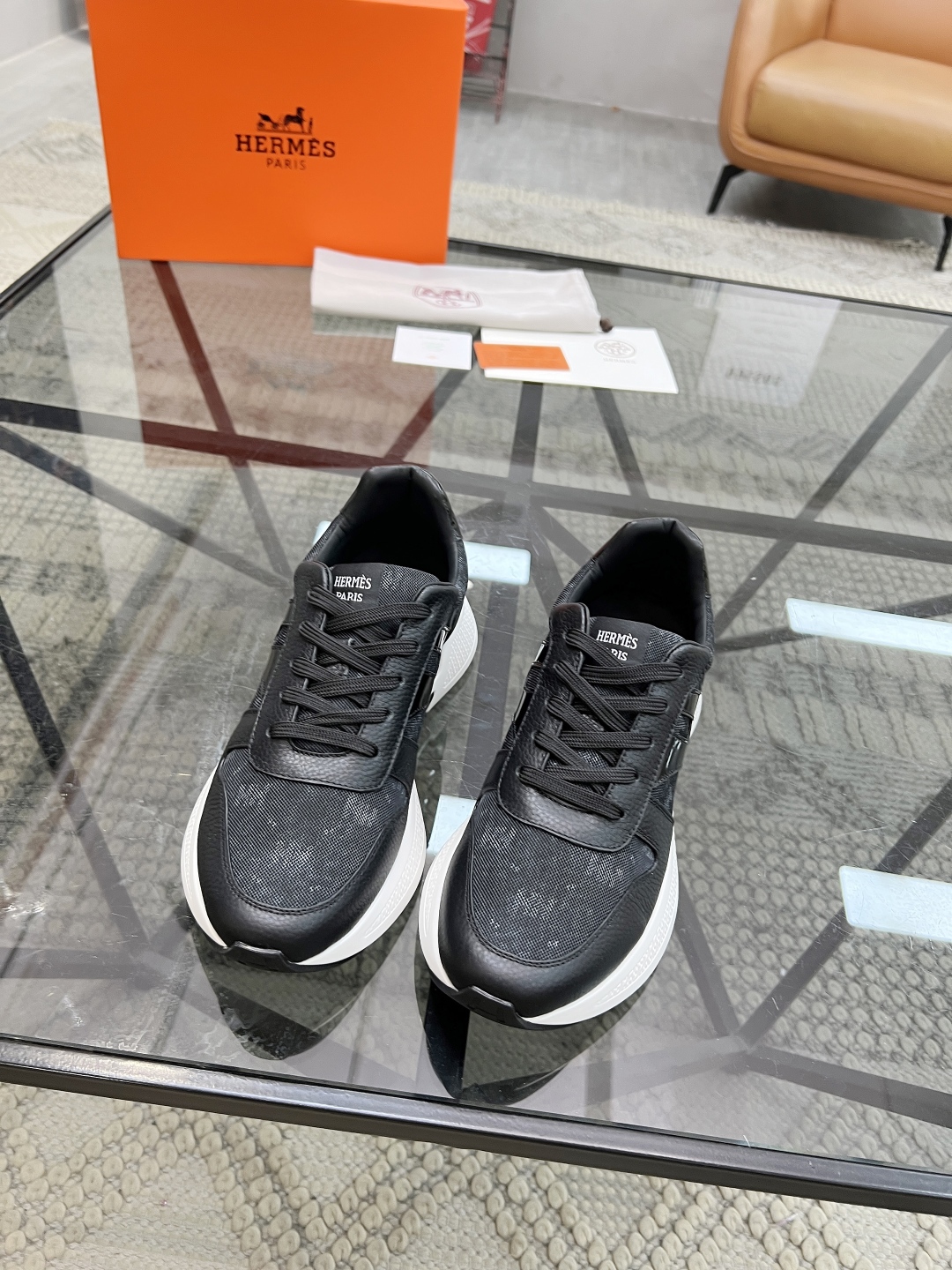  H 🔍顶级代购🇮🇹 爱 炸街男神运动鞋新品来袭专柜同步发售原厂配置，意大利进口原版牛皮搭配印花布面料，