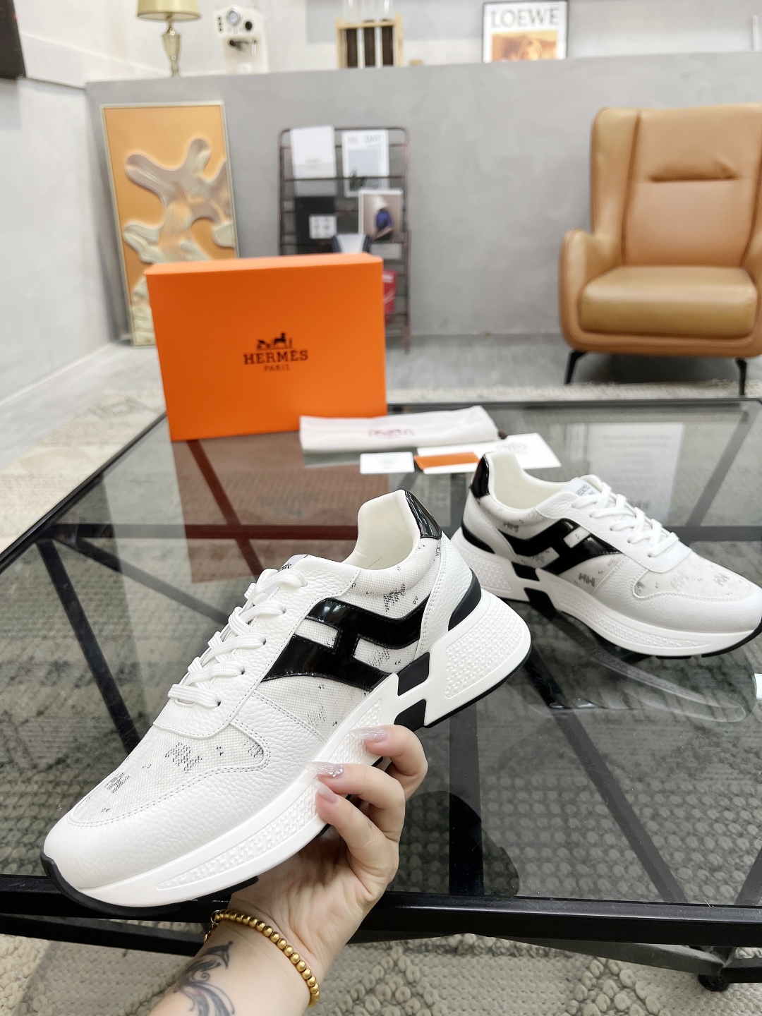  H 🔍顶级代购🇮🇹 爱 炸街男神运动鞋新品来袭专柜同步发售原厂配置，意大利进口原版牛皮搭配印花布面料，