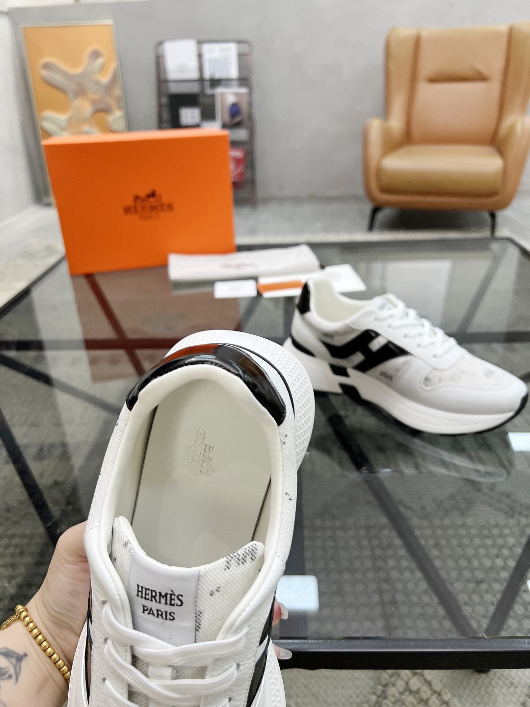  H 🔍顶级代购🇮🇹 爱 炸街男神运动鞋新品来袭专柜同步发售原厂配置，意大利进口原版牛皮搭配印花布面料，