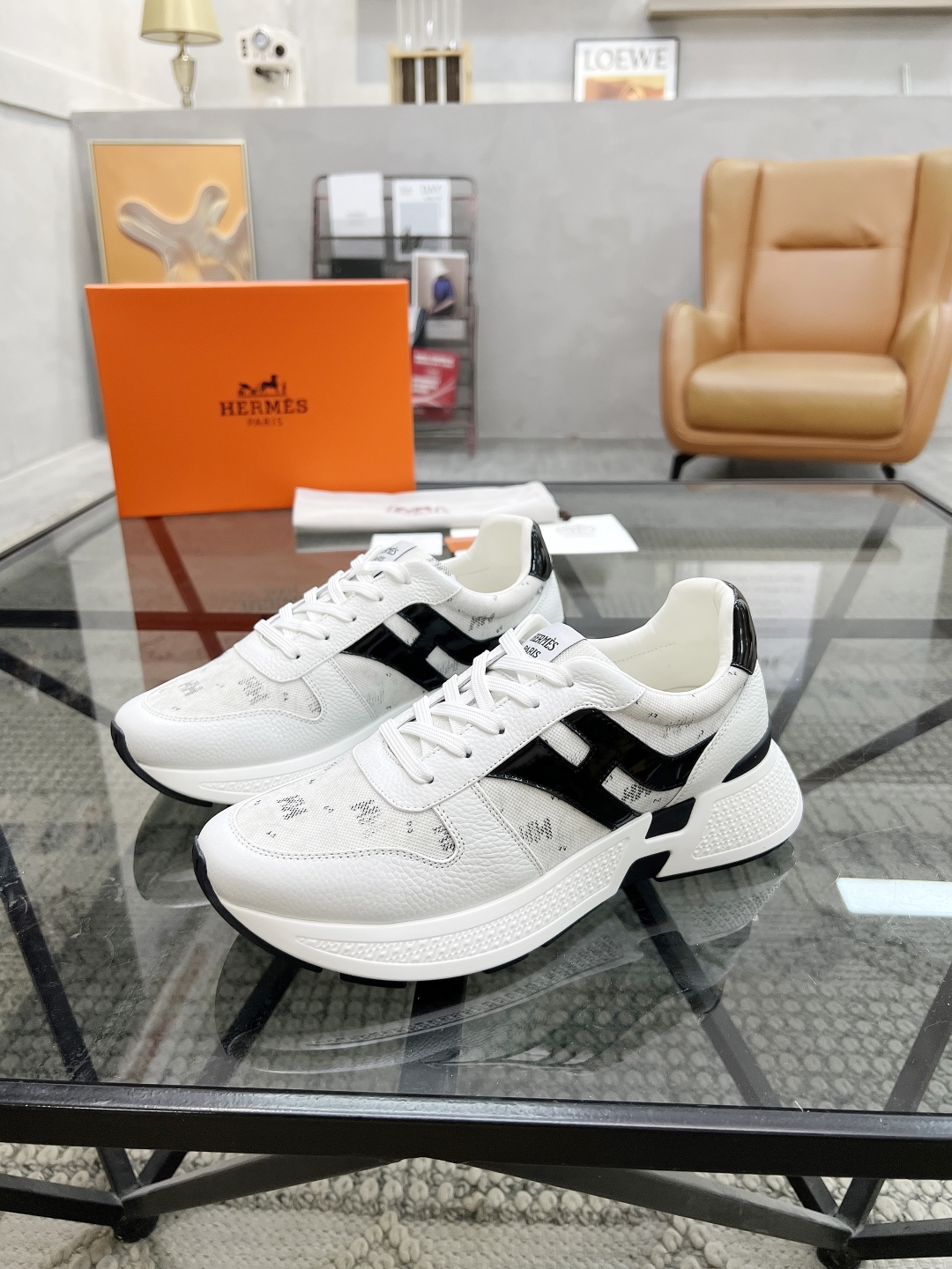  H 🔍顶级代购🇮🇹 爱 炸街男神运动鞋新品来袭专柜同步发售原厂配置，意大利进口原版牛皮搭配印花布面料，