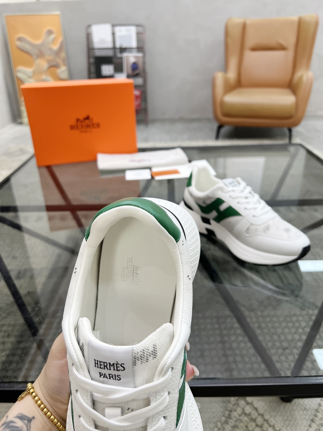  H 🔍顶级代购🇮🇹 爱 炸街男神运动鞋新品来袭专柜同步发售原厂配置，意大利进口原版牛皮搭配印花布面料，
