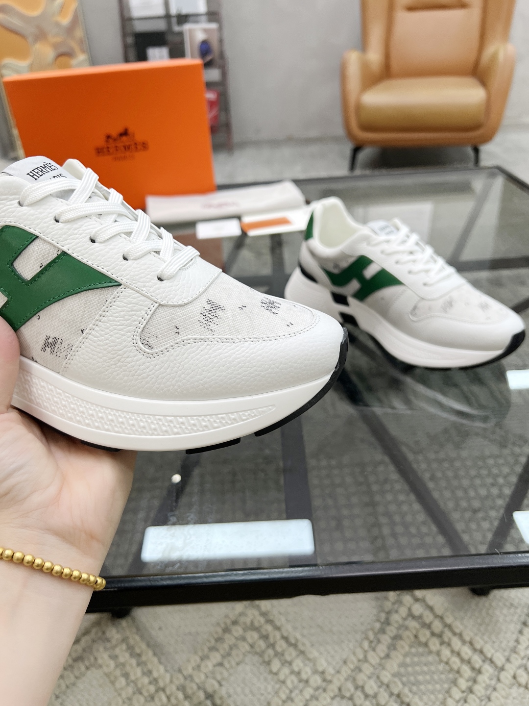  H 🔍顶级代购🇮🇹 爱 炸街男神运动鞋新品来袭专柜同步发售原厂配置，意大利进口原版牛皮搭配印花布面料，