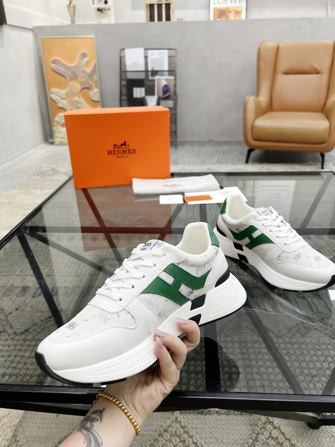  H 🔍顶级代购🇮🇹 爱 炸街男神运动鞋新品来袭专柜同步发售原厂配置，意大利进口原版牛皮搭配印花布面料，