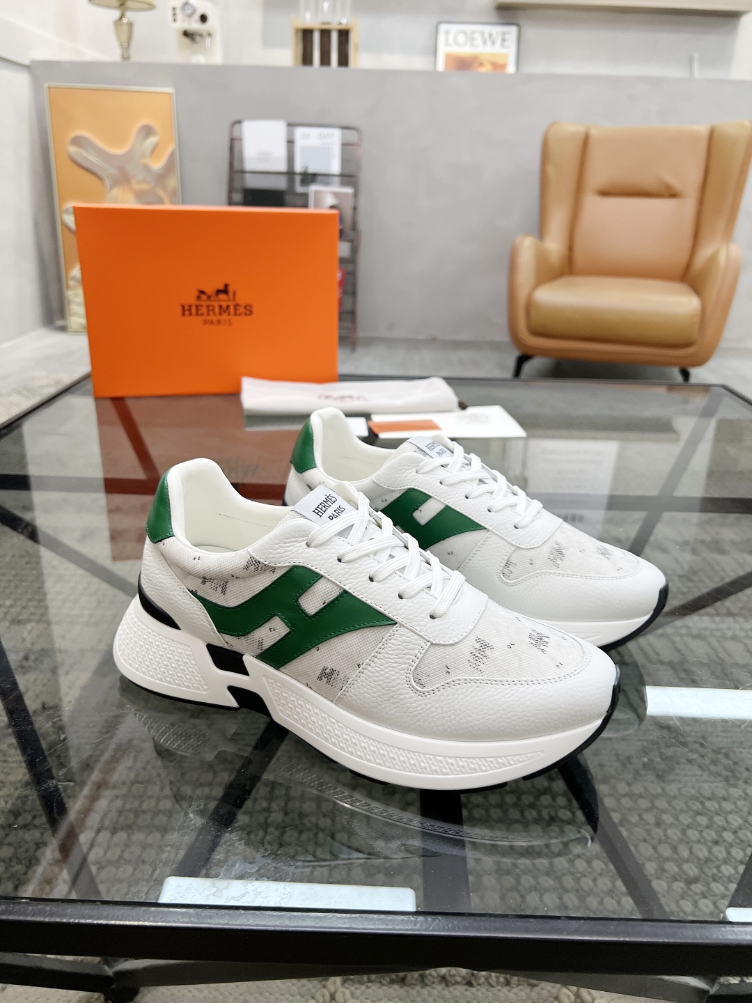  H 🔍顶级代购🇮🇹 爱 炸街男神运动鞋新品来袭专柜同步发售原厂配置，意大利进口原版牛皮搭配印花布面料，