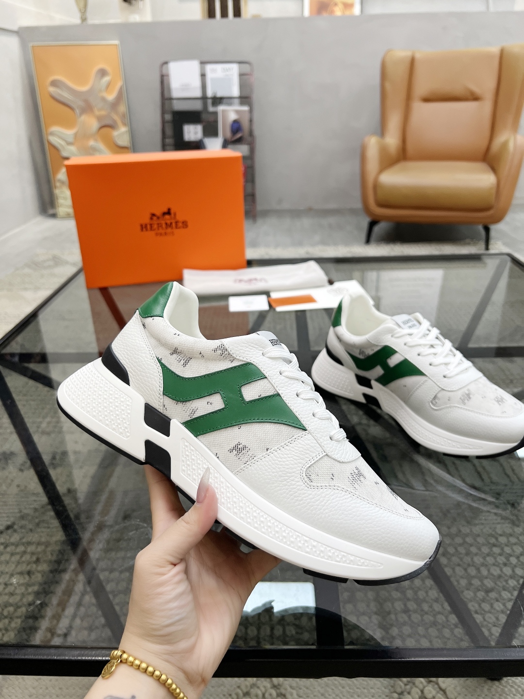  H 🔍顶级代购🇮🇹 爱 炸街男神运动鞋新品来袭专柜同步发售原厂配置，意大利进口原版牛皮搭配印花布面料，