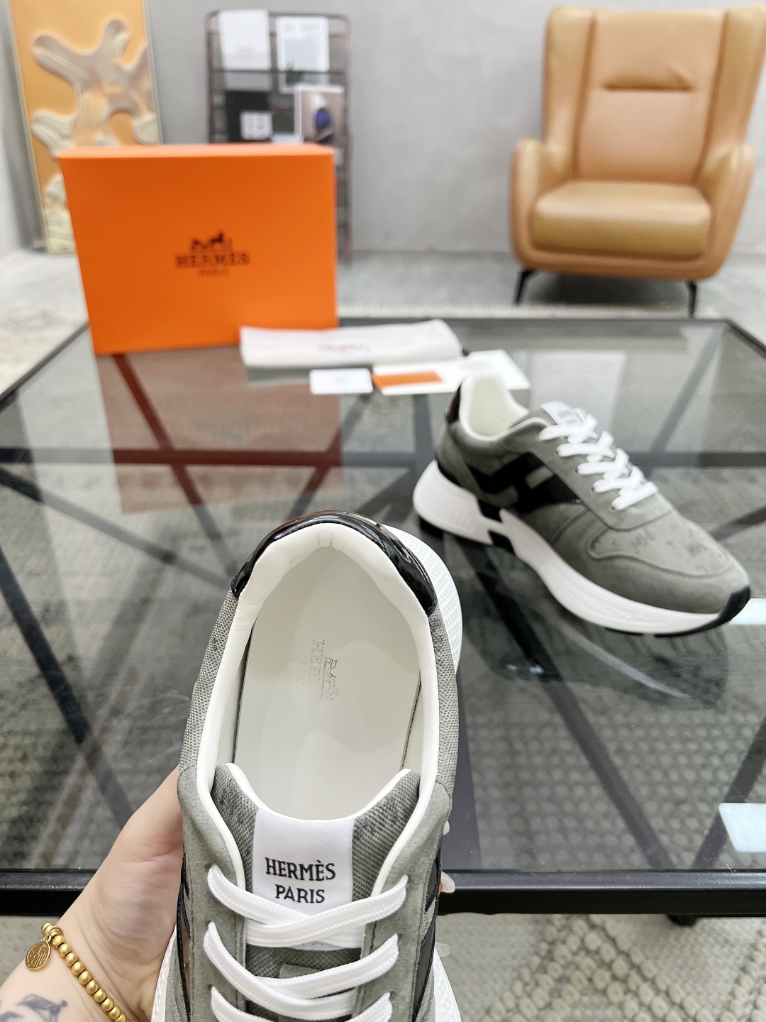  H 🔍顶级代购🇮🇹 爱 炸街男神运动鞋新品来袭专柜同步发售原厂配置，意大利进口原版牛皮搭配印花布面料，