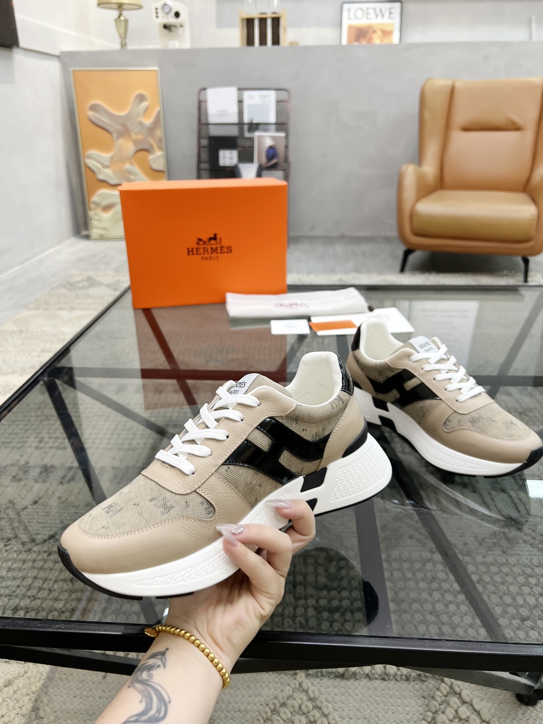  H 🔍顶级代购🇮🇹 爱 炸街男神运动鞋新品来袭专柜同步发售原厂配置，意大利进口原版牛皮搭配印花布面料，