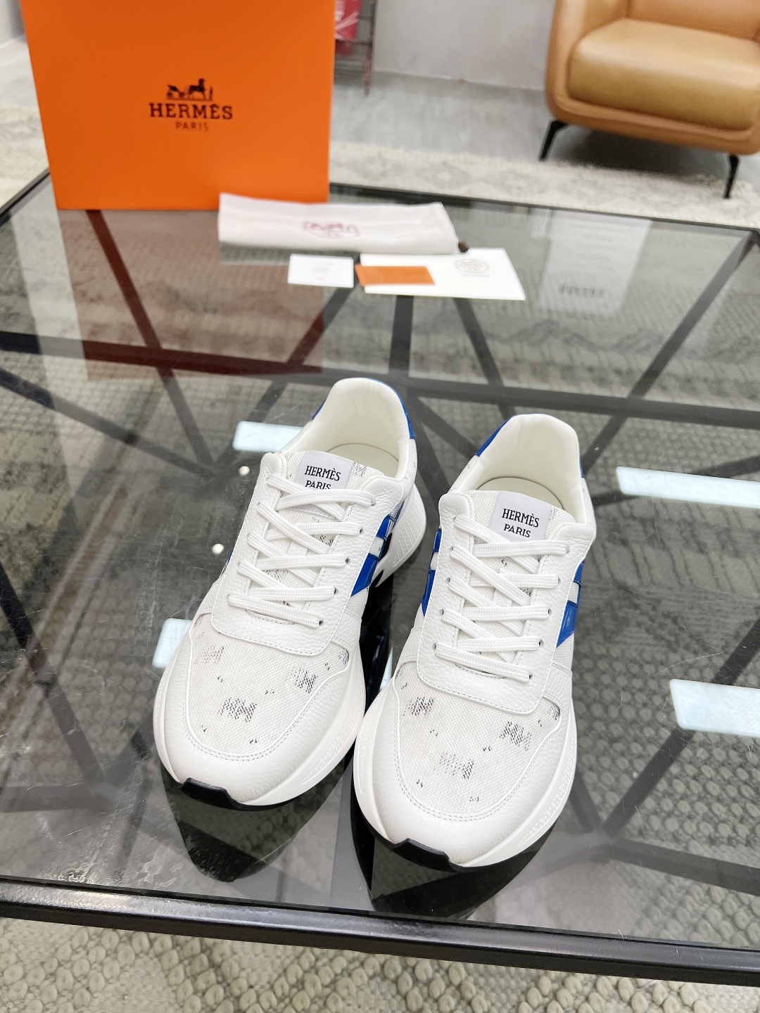  H 🔍顶级代购🇮🇹 爱 炸街男神运动鞋新品来袭专柜同步发售原厂配置，意大利进口原版牛皮搭配印花布面料，