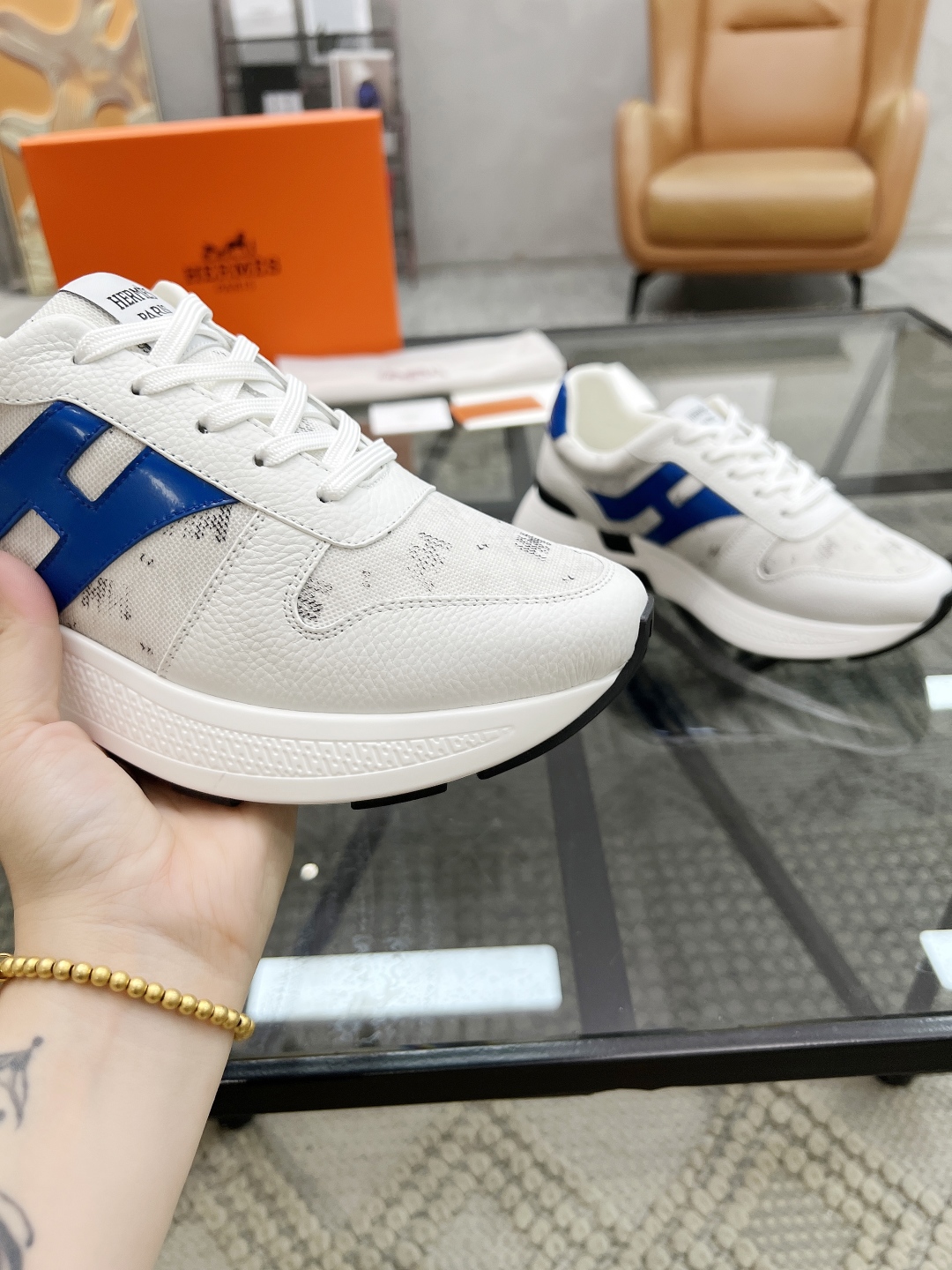  H 🔍顶级代购🇮🇹 爱 炸街男神运动鞋新品来袭专柜同步发售原厂配置，意大利进口原版牛皮搭配印花布面料，