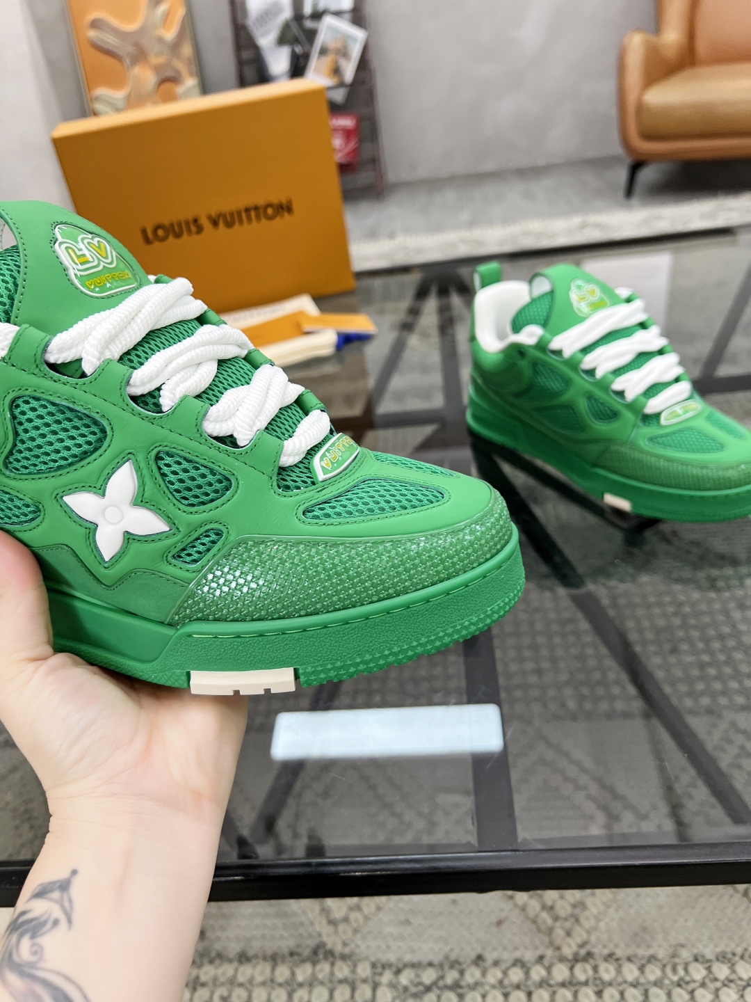  L 🔍顶级代购🇮🇹 路 炸街男神爆款运动板鞋专柜同步，鞋面意大利进口牛皮搭配网布面料，高品质缤纷色彩复