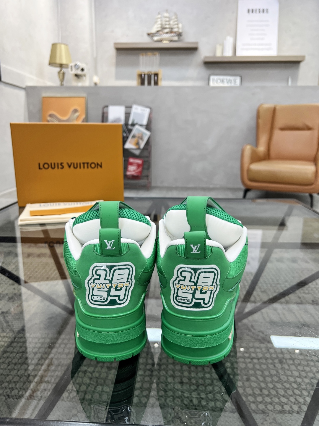  L 🔍顶级代购🇮🇹 路 炸街男神爆款运动板鞋专柜同步，鞋面意大利进口牛皮搭配网布面料，高品质缤纷色彩复