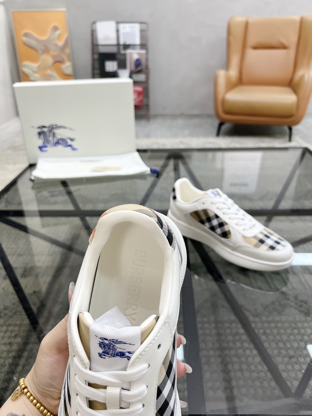  B 🔍顶级代购🇮🇹 巴 炸街男神新品来袭，超人气爆款专柜新款，原厂配置意大利进口牛皮搭配格子布面料，高