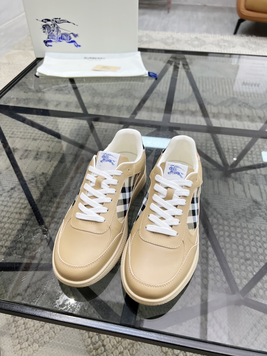  B 🔍顶级代购🇮🇹 巴 炸街男神新品来袭，超人气爆款专柜新款，原厂配置意大利进口牛皮搭配格子布面料，高