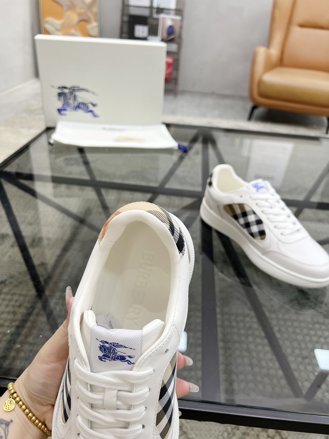  B 🔍顶级代购🇮🇹 巴 炸街男神新品来袭，超人气爆款专柜新款，原厂配置意大利进口牛皮搭配格子布面料，高