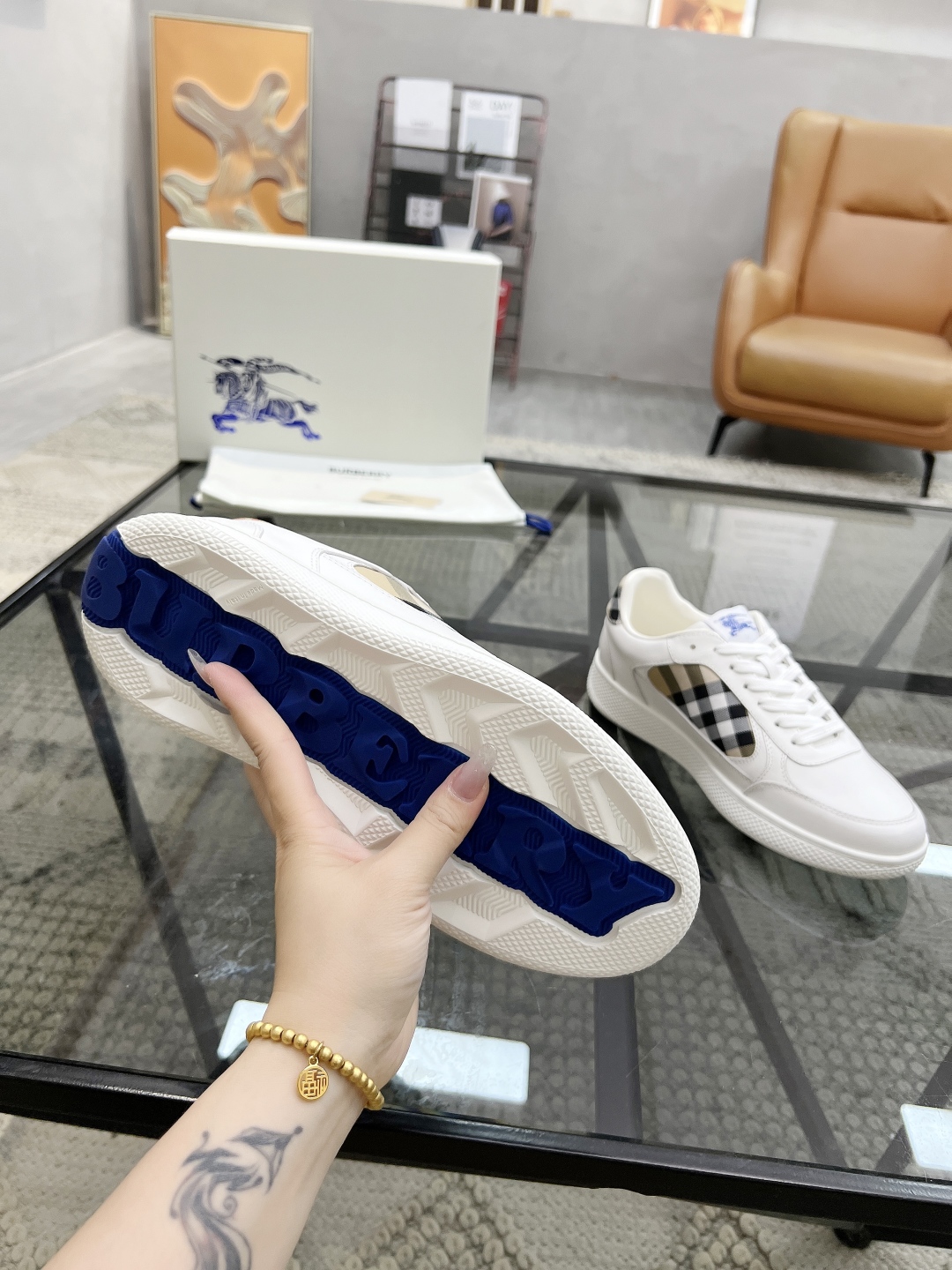  B 🔍顶级代购🇮🇹 巴 炸街男神新品来袭，超人气爆款专柜新款，原厂配置意大利进口牛皮搭配格子布面料，高