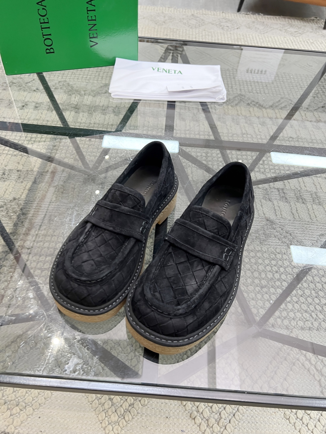  B 🔍顶级代购🇮🇹 碟 炸街情侣👫款官网新品套脚皮鞋原单货专柜同步，鞋面意大利进口牛皮面料，潮达人爆款