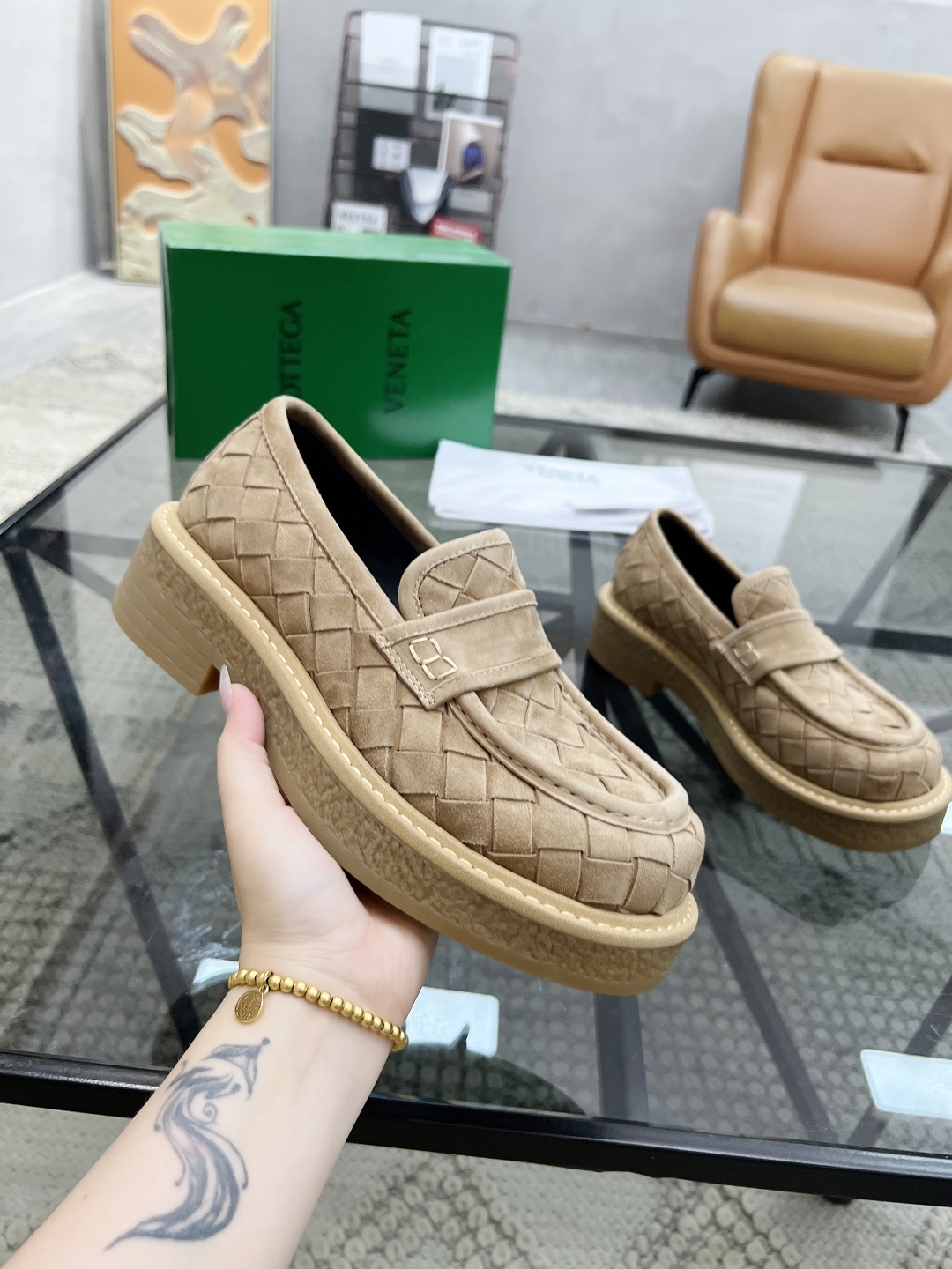  B 🔍顶级代购🇮🇹 碟 炸街情侣👫款官网新品套脚皮鞋原单货专柜同步，鞋面意大利进口牛皮面料，潮达人爆款