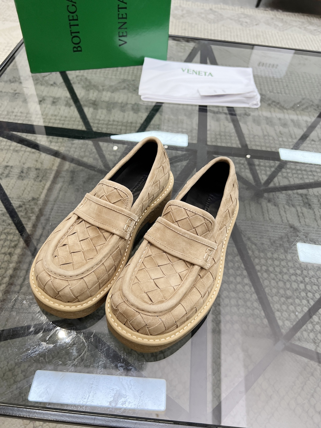  B 🔍顶级代购🇮🇹 碟 炸街情侣👫款官网新品套脚皮鞋原单货专柜同步，鞋面意大利进口牛皮面料，潮达人爆款