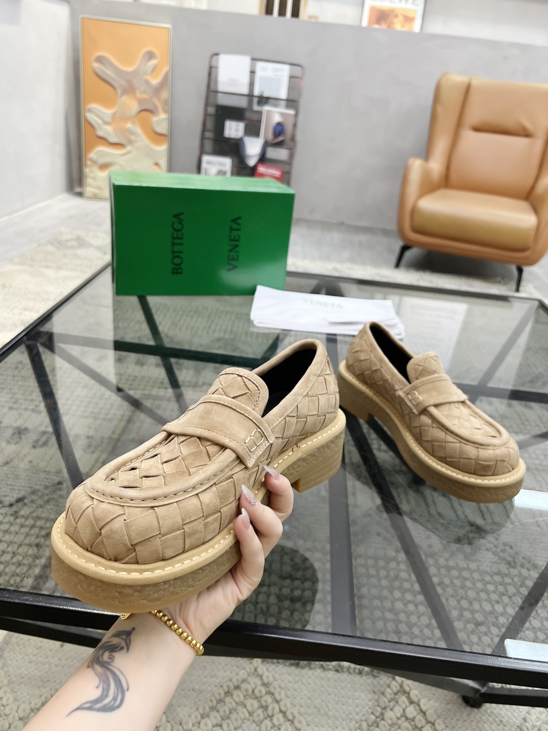  B 🔍顶级代购🇮🇹 碟 炸街情侣👫款官网新品套脚皮鞋原单货专柜同步，鞋面意大利进口牛皮面料，潮达人爆款