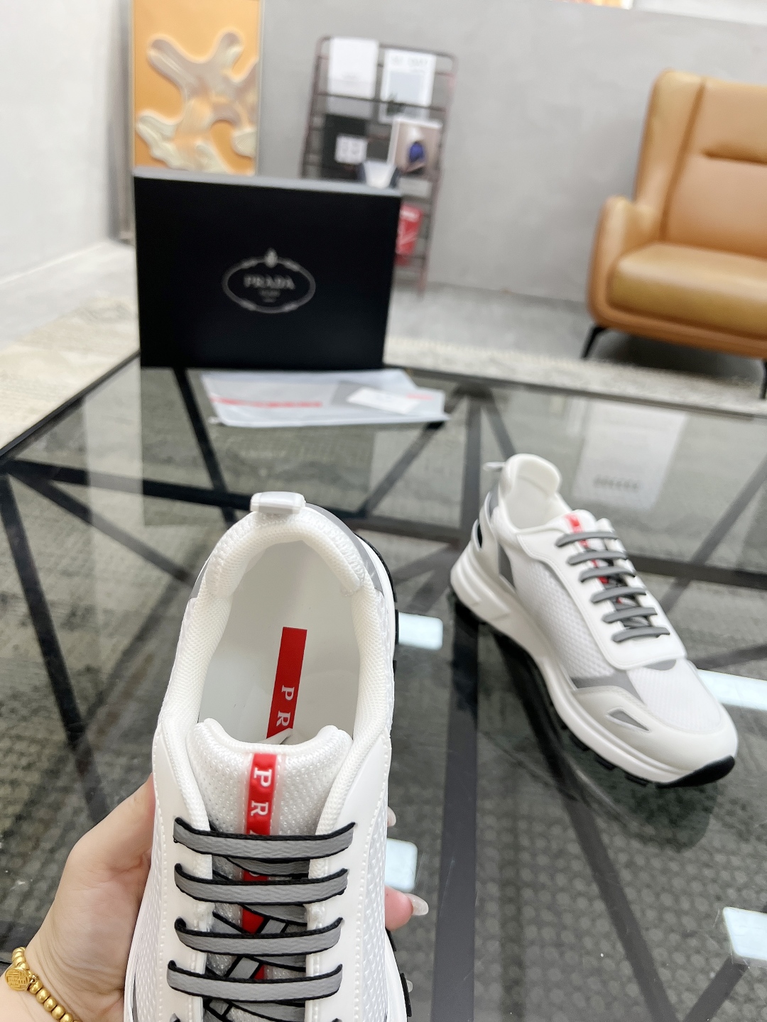  P 🔍顶级代购🇮🇹 普 炸街男神新品来袭超人气运动爆款专柜新款，原厂配置意大利进口牛皮搭配网布面料，高
