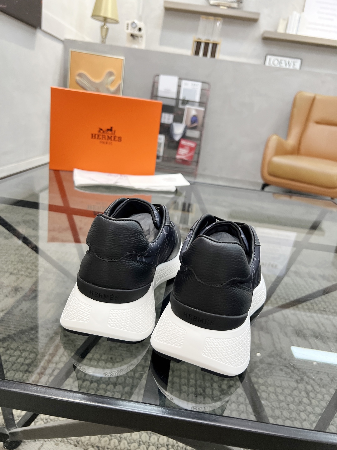  H 🔍顶级代购🇮🇹 爱 炸街男神运动鞋新品来袭专柜同步发售原厂配置，意大利进口原版牛皮搭配印花布面料，