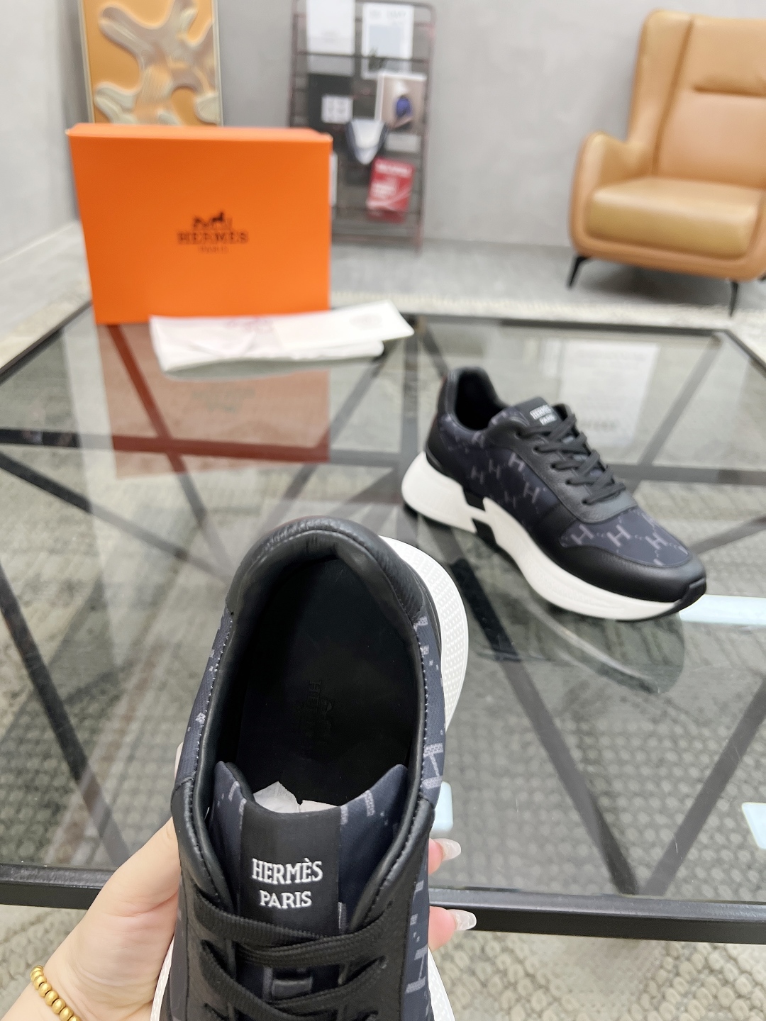  H 🔍顶级代购🇮🇹 爱 炸街男神运动鞋新品来袭专柜同步发售原厂配置，意大利进口原版牛皮搭配印花布面料，