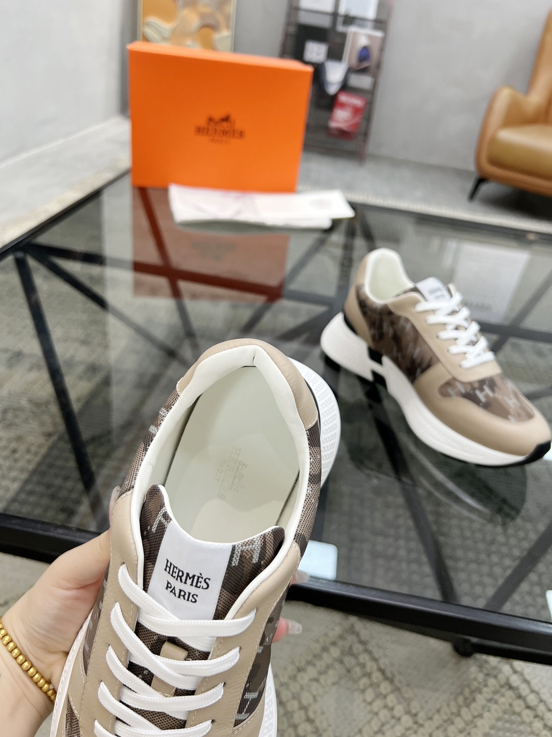  H 🔍顶级代购🇮🇹 爱 炸街男神运动鞋新品来袭专柜同步发售原厂配置，意大利进口原版牛皮搭配印花布面料，