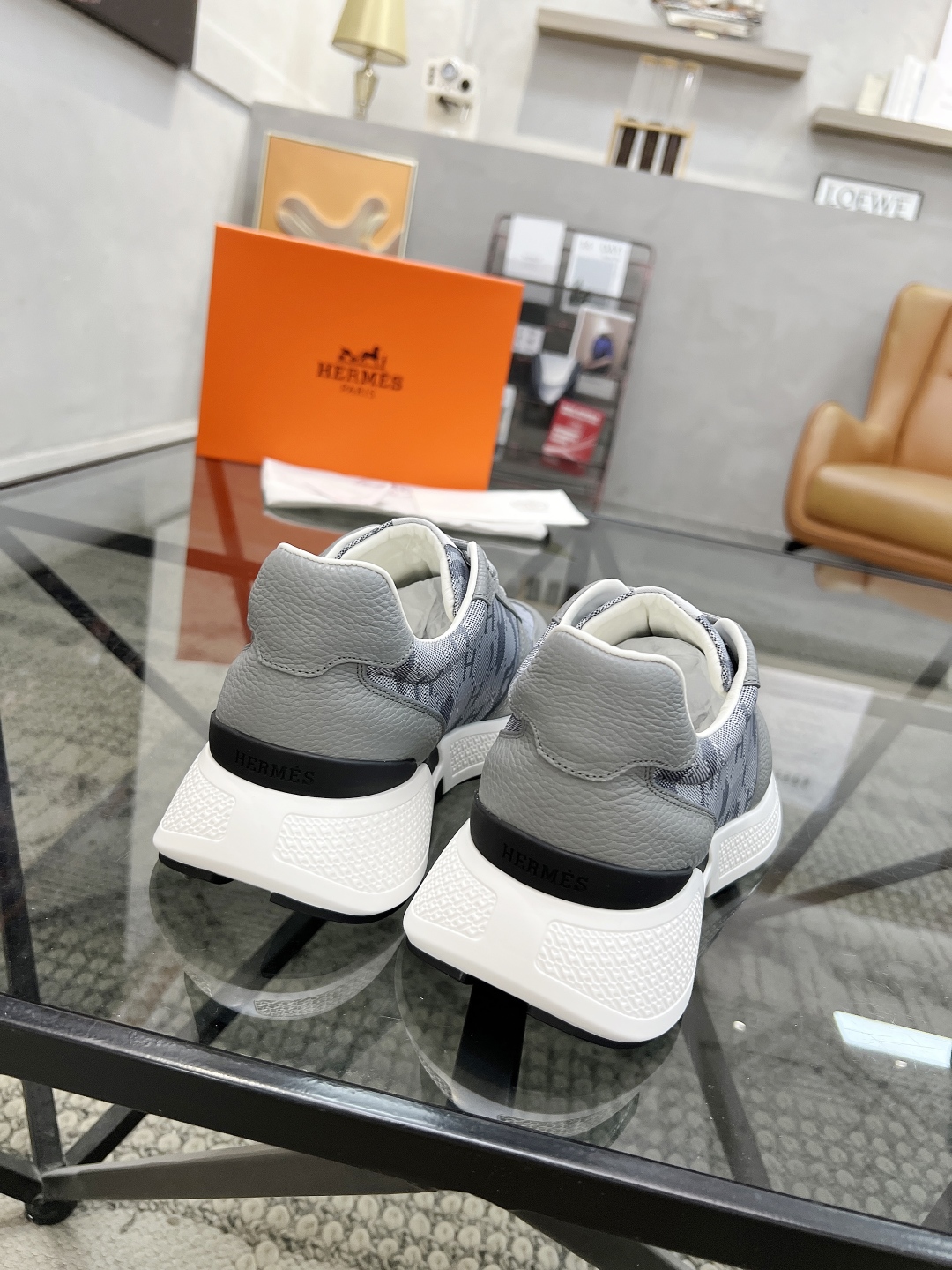  H 🔍顶级代购🇮🇹 爱 炸街男神运动鞋新品来袭专柜同步发售原厂配置，意大利进口原版牛皮搭配印花布面料，