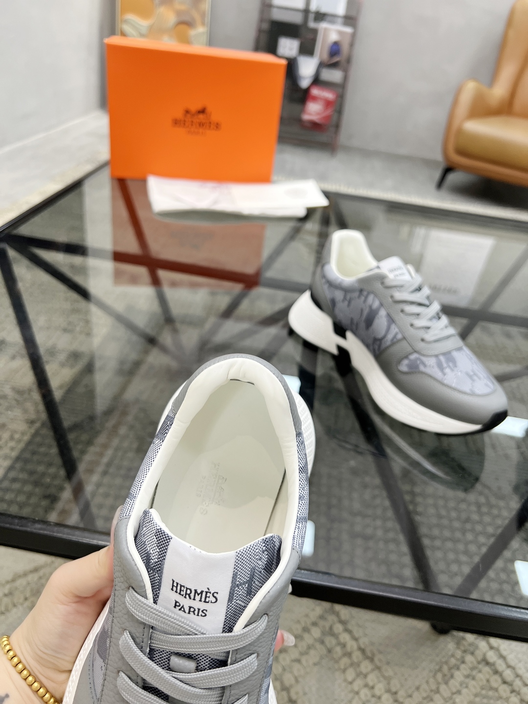  H 🔍顶级代购🇮🇹 爱 炸街男神运动鞋新品来袭专柜同步发售原厂配置，意大利进口原版牛皮搭配印花布面料，
