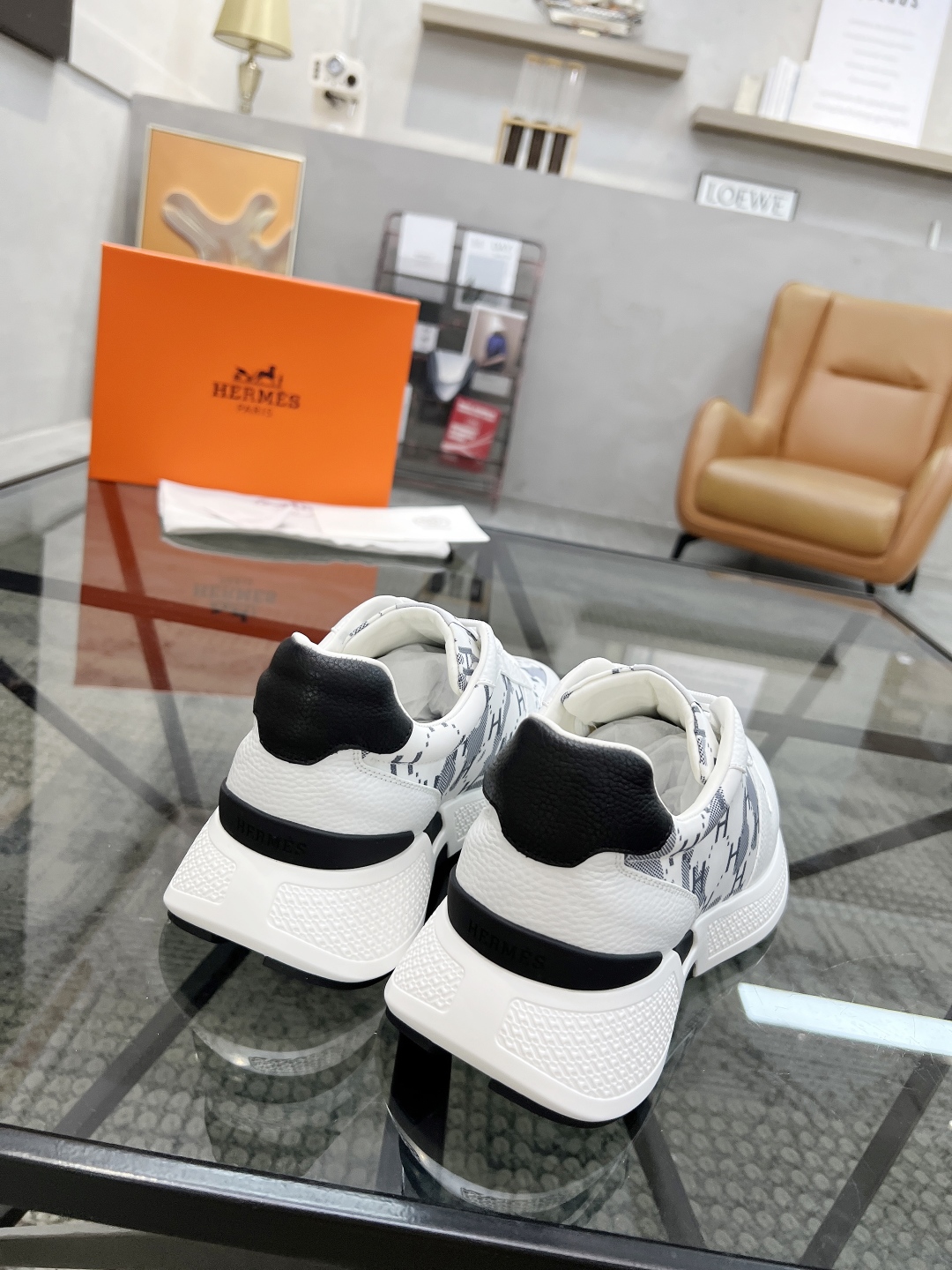  H 🔍顶级代购🇮🇹 爱 炸街男神运动鞋新品来袭专柜同步发售原厂配置，意大利进口原版牛皮搭配印花布面料，