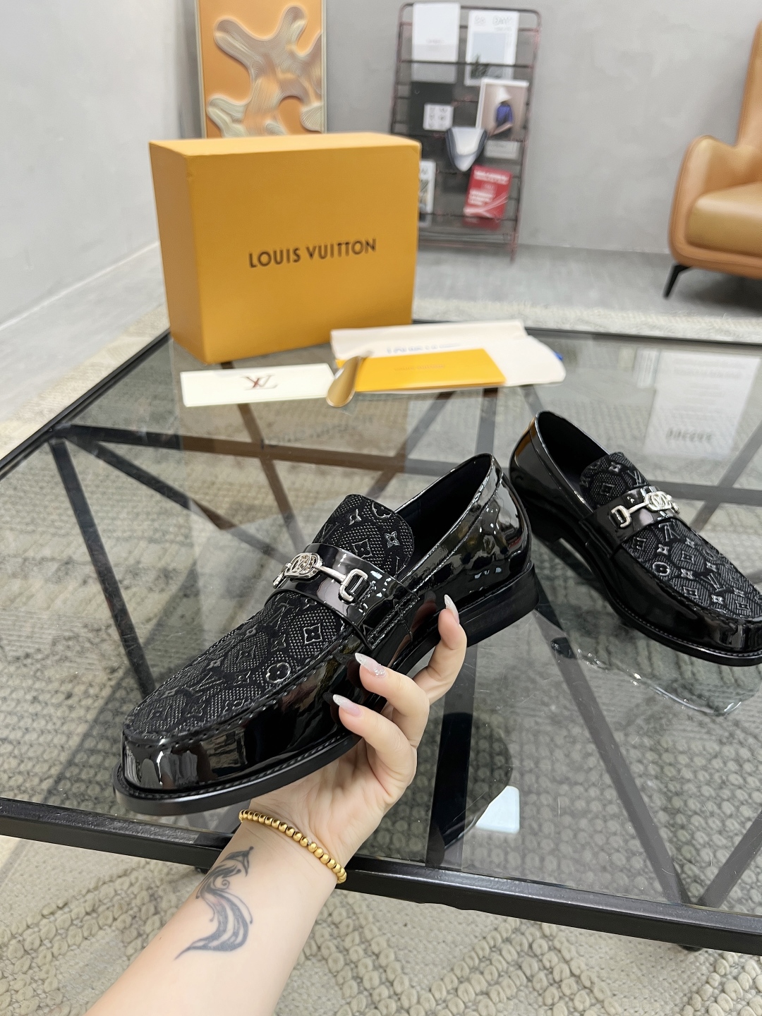  L 🔍顶级代购🇮🇹 路 炸街男神休闲皮鞋专柜同步发售原厂配置，意大利进口原版牛皮面料，柔软舒适进口水染